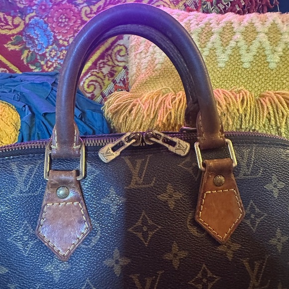 AUTHENTIC LOUIS VUITTON “Alma” purse - bottom damaged - Picture 4 of 16